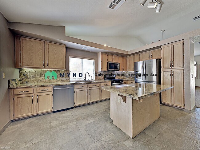 Building Photo - 4 br, 2 bath Apartment - 175 DeAnna Way
