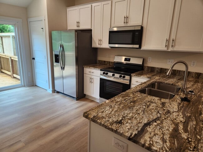 Building Photo - New 2 bed 1 bath duplex unit-Blackstone Va