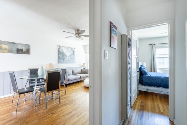 Foto del edificio - 12427 Chandler Blvd Valley Village CA 91607