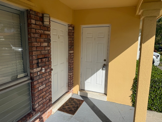 Building Photo - 2419 NE 2nd Ave