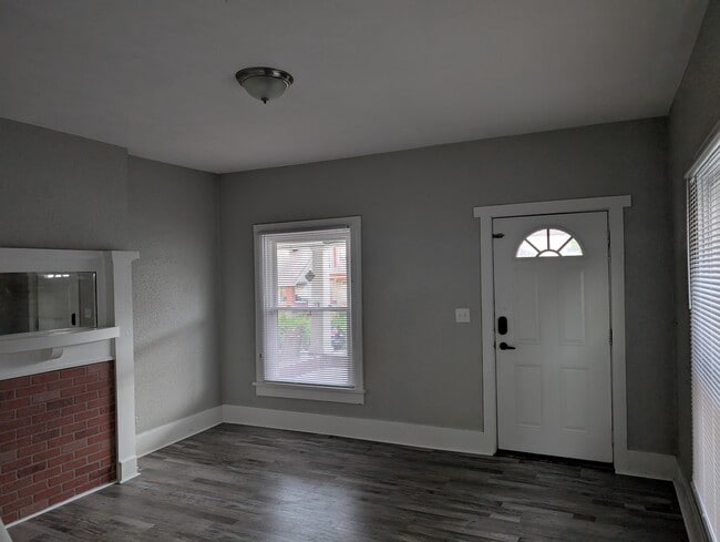 Building Photo - 635 Pritz Ave