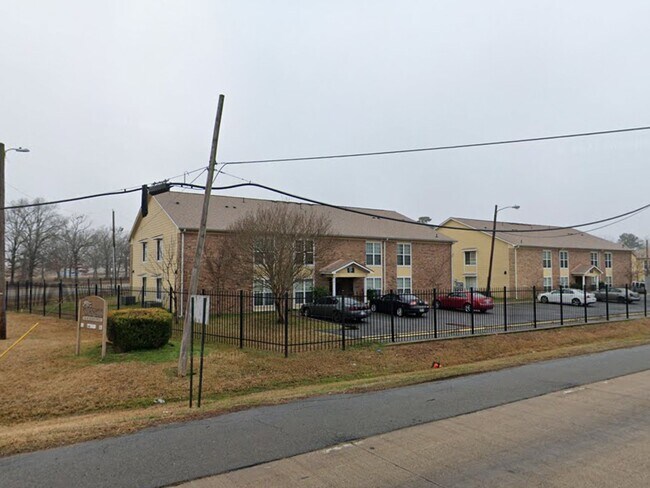 Foto del edificio - 4715 Hilry Huckaby III Ave