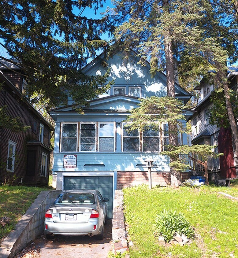 Primary Photo - Single Family Home with Enclosed Front Por...