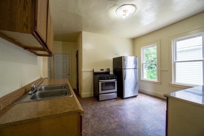 Building Photo - 716 Euclid Ave