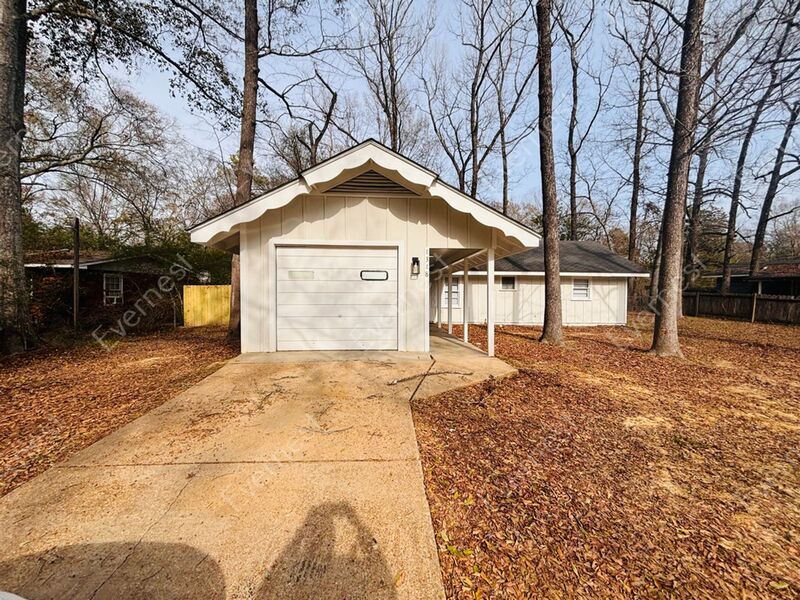 Primary Photo - 1318 Woody Dr