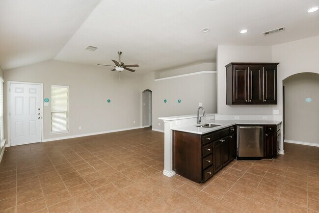 Foto del edificio - 272 Spring Hollow Dr