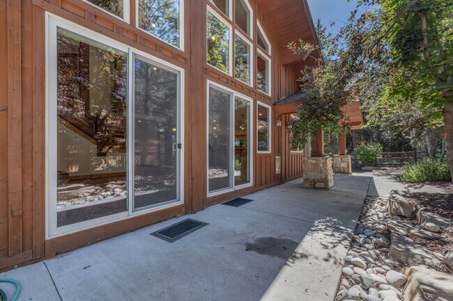 Building Photo - 981 Cutter Ln