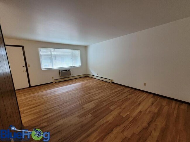 Foto del edificio - 1142 E Walnut St