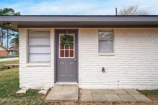 Building Photo - 309 S Magnolia St