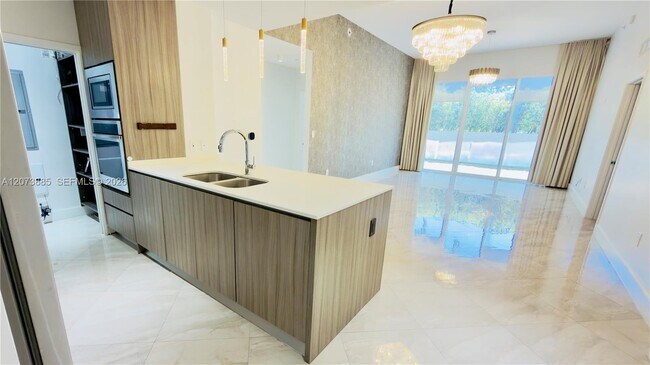 Foto del edificio - 600 NE 27th St