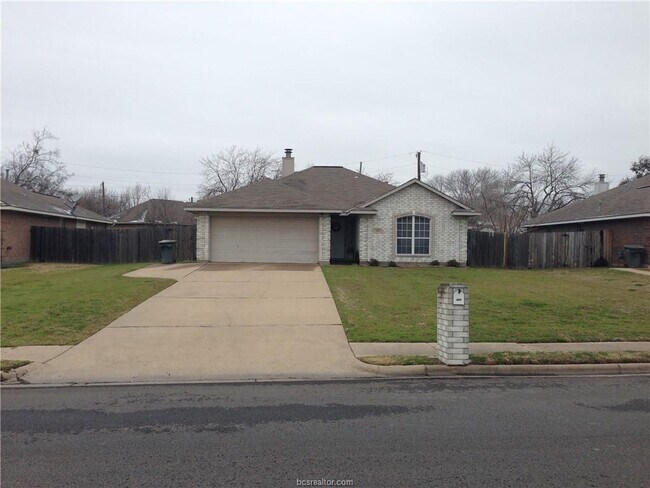 Building Photo - 405 Brentwood Dr E