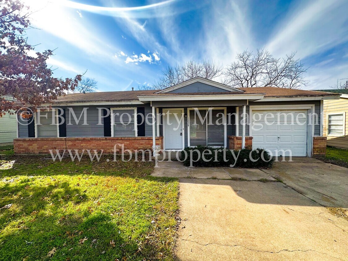 1238 Joly St, Ennis, TX 75119 House Rental in Ennis, TX
