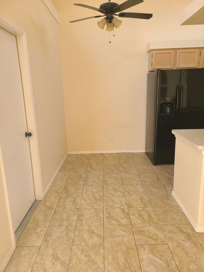 Building Photo - 2063 Pine Trail St