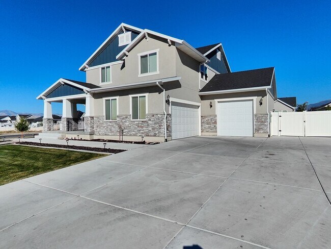 Foto del edificio - Spacious 6 Bed, 3.5 Bath Home in Clinton, UT