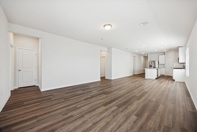 Building Photo - 5000 Hazelnut Ln