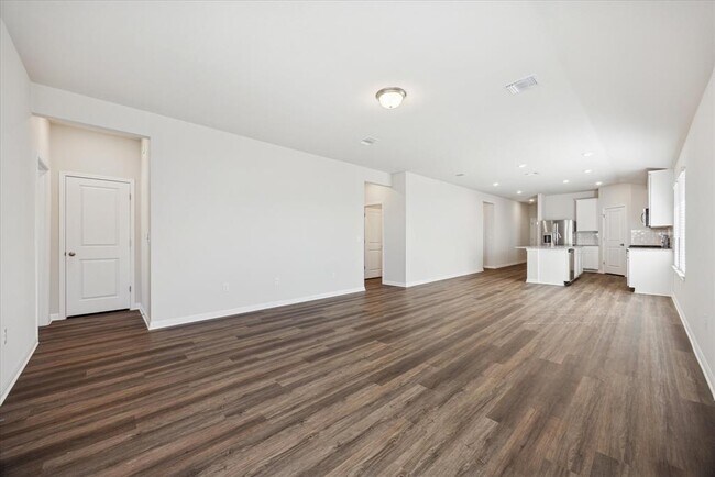 Foto del edificio - 5000 Hazelnut Ln