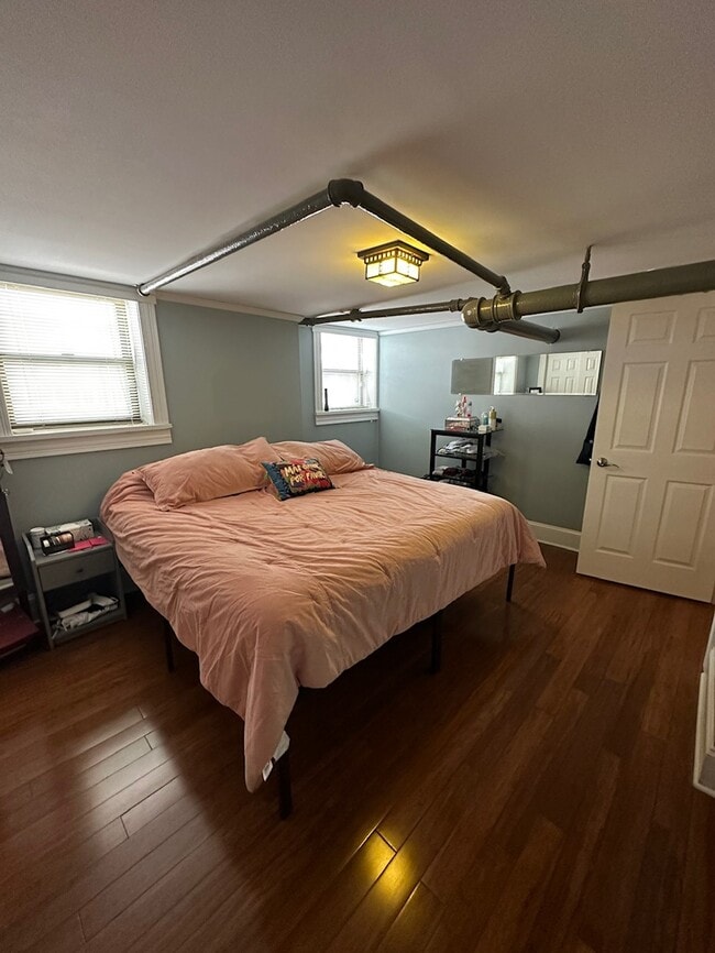 Building Photo - 346 N Austin Blvd