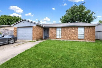 Building Photo - 913 Valley View Dr