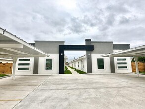 Building Photo - 17-24th 1/2 N 24 1/2 St