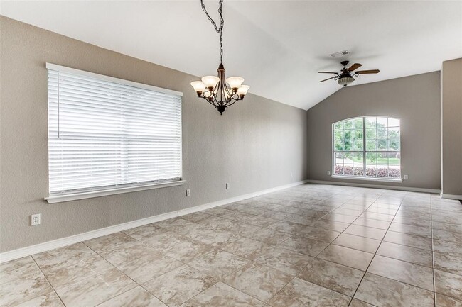 Building Photo - 710 Ponselle Dr