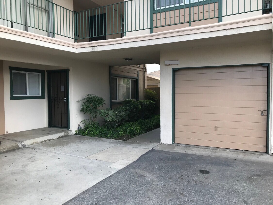 Apartment w/ Garage - 9460 Artesia Blvd