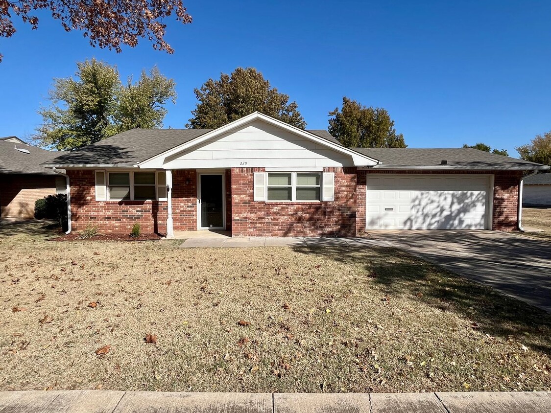 Foto principal - Beutiful 2 Bed 2 Bath Home in Downtown Edmond