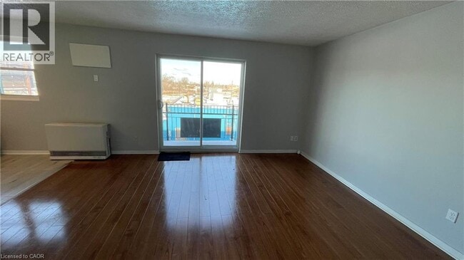 Building Photo - 15 Empire St