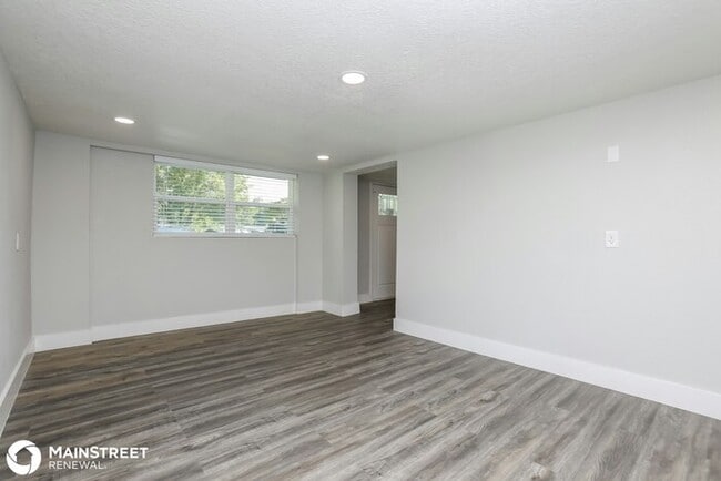 Building Photo - 1702 Holliday Dr