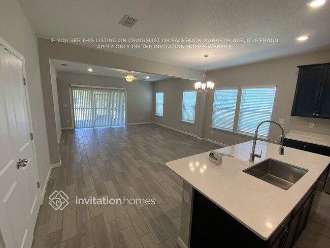 Building Photo - 9811 Lemon Grass Ln