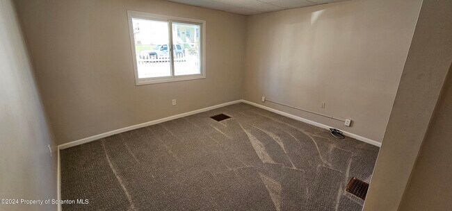 Building Photo - 510 N Bromley Ave