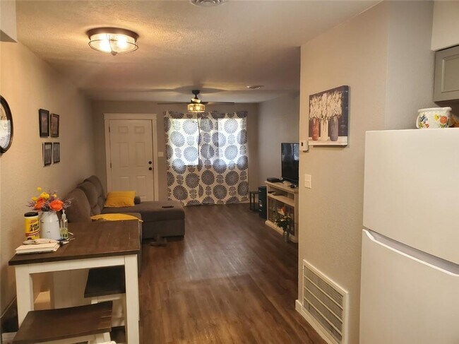 Foto del edificio - 722 S Oak Hill St