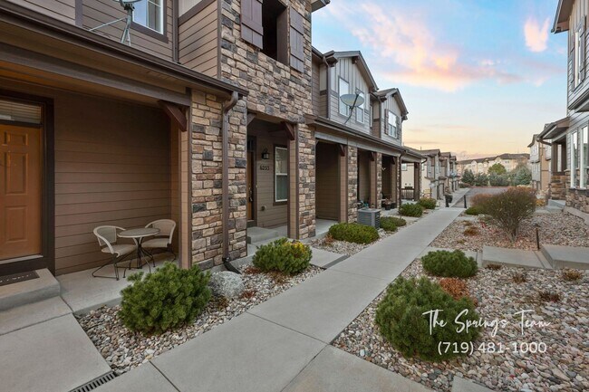 Foto del edificio - CHARMING 2BD TOWNHOME IN THE VISTAS AT NOR’WOOD - Security Deposit Waiver Available