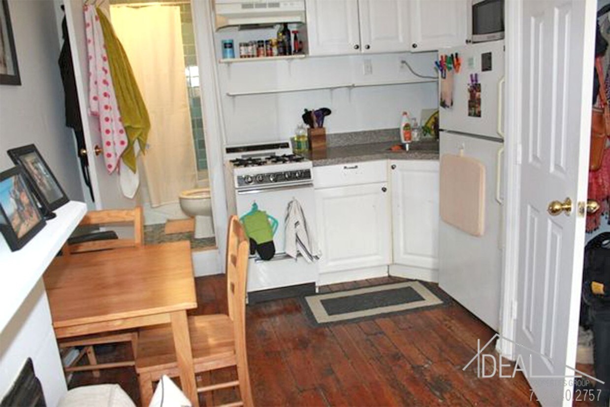 Building Photo - 105 Bergen Street #2FR