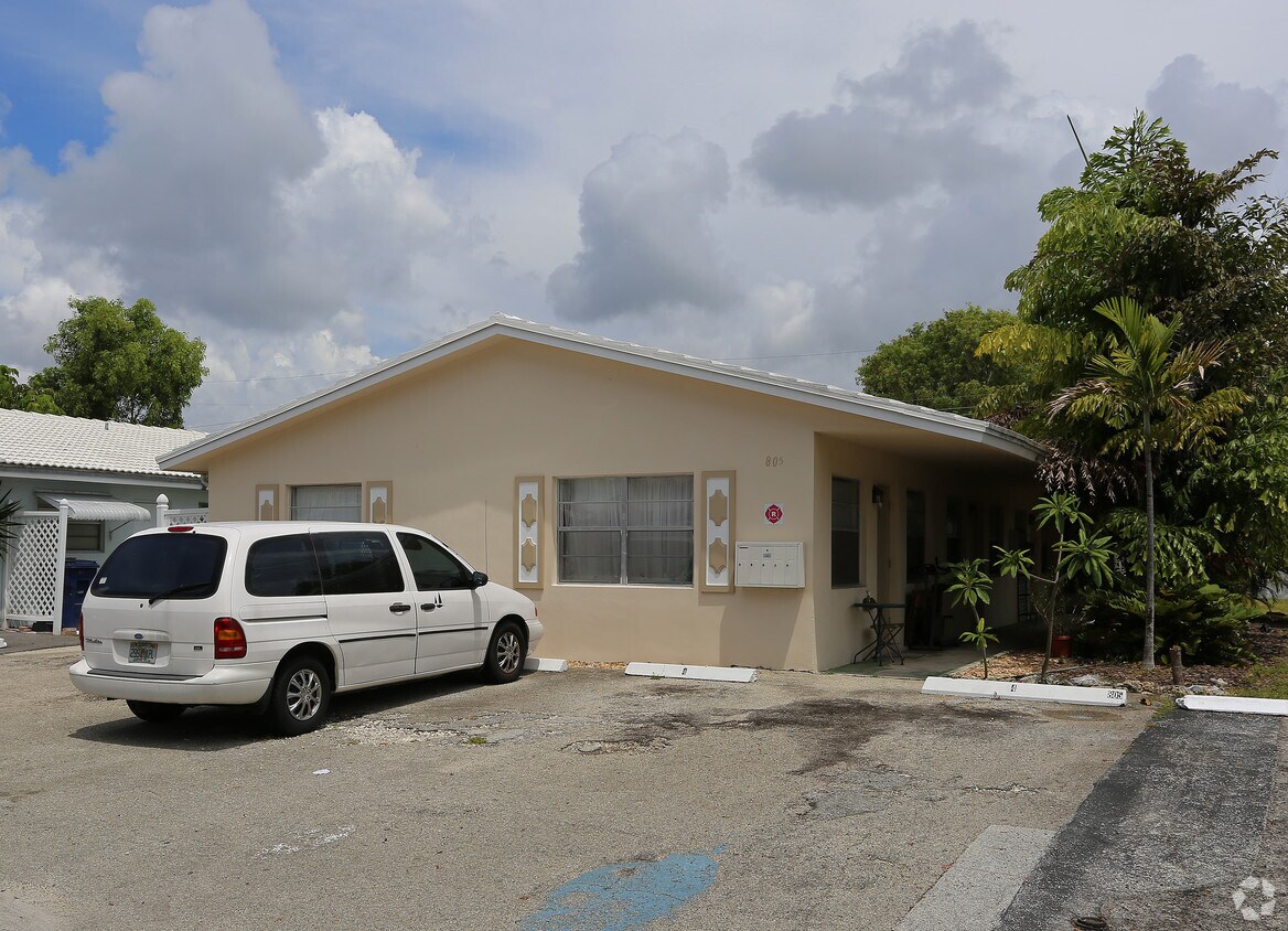 805 NE 23rd Dr, Wilton Manors, FL 33305 Apartments in Wilton Manors