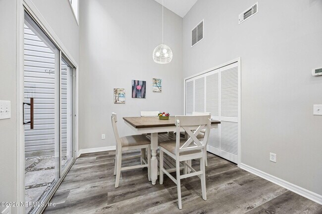 Foto del edificio - 12036 Arbor Lake Dr