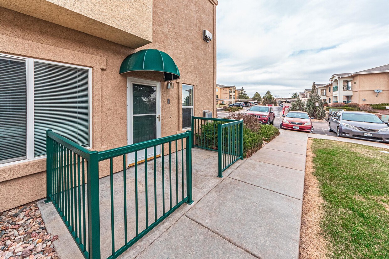 Primary Photo - 3040 Mandalay Grove