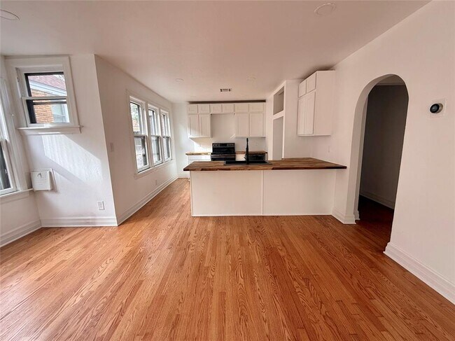 Building Photo - 415 NW 33rd St