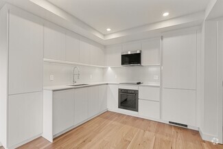 Building Photo - 3460 Rue Peel