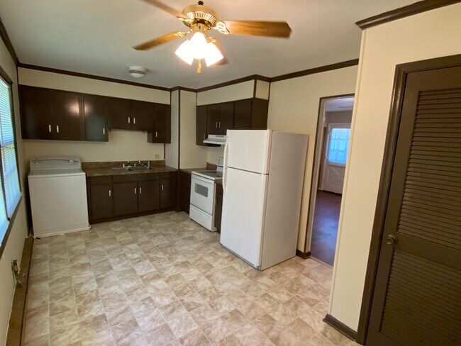 Kitchen - 300 Essex Rd