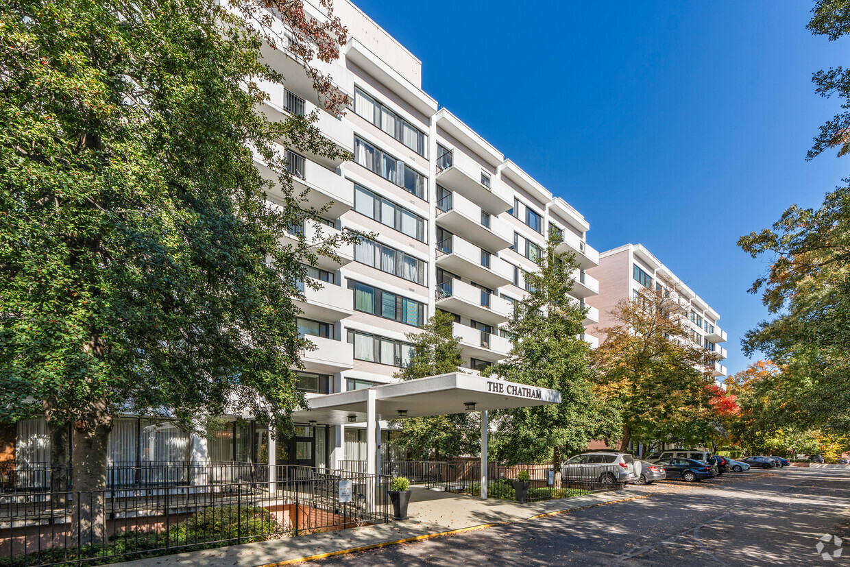 4501 Arlington Blvd - Chatham Condominiums