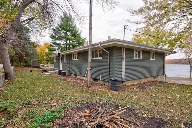 Foto del edificio - 13878 Sakatah Lake Rd