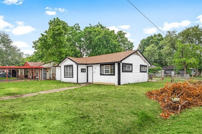 Building Photo - 4726 Angleton St