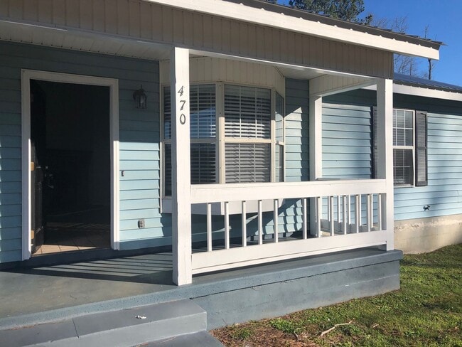 Building Photo - GREAT LOCATION - Recently Remodeled