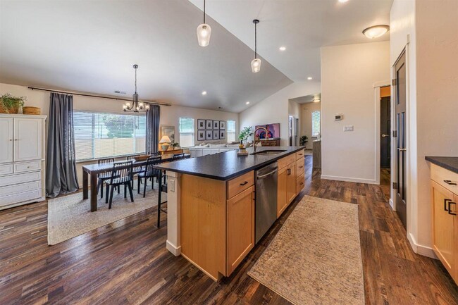 Foto del edificio - 450 Fox Meadows Ct