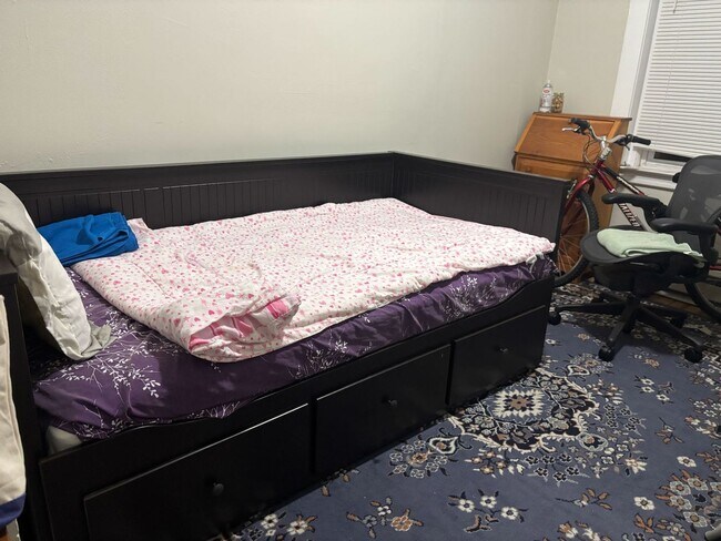 Foto del edificio - Charming 2BR in East Rock | Hot Water Included | Walk to Yale & SOM