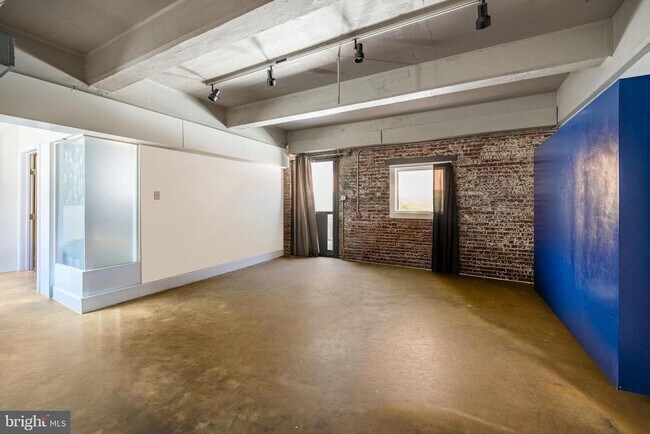 Foto del edificio - 144-50 W Laurel St