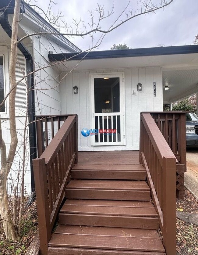 Foto del edificio - Great location newly RENOVATED ranch in Brookhaven