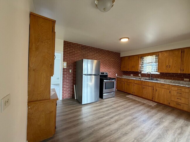 Foto del edificio - Clean, Updated Home with Large Yard in Klamath Falls