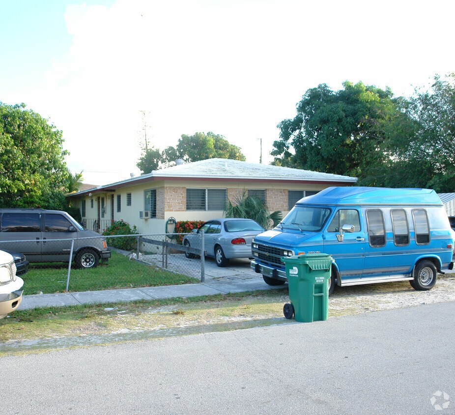 Building Photo - 1271 NE 111th St