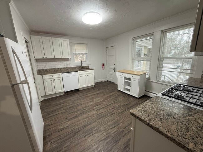 Building Photo - 17 Moraine Pl